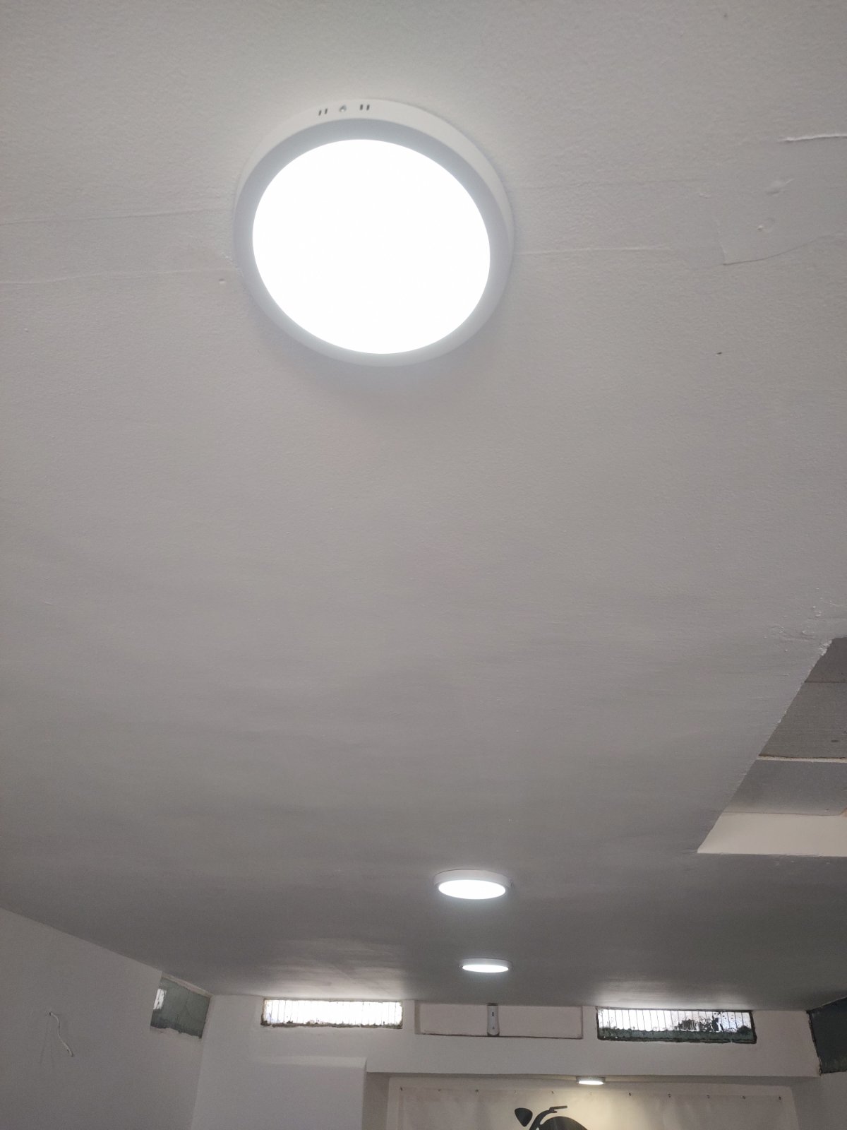 Montaža LED rasvete Beograd – LED paneli na plafonu