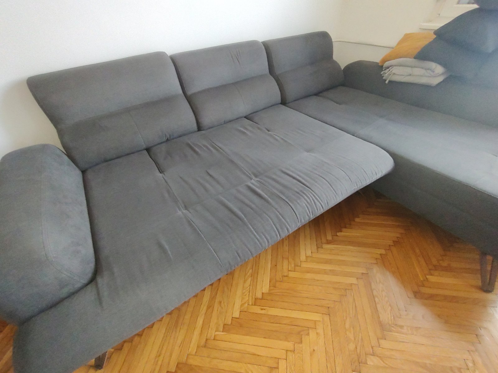 Ugao garnitura siva – bočni pogled, montaža i popravka Beograd